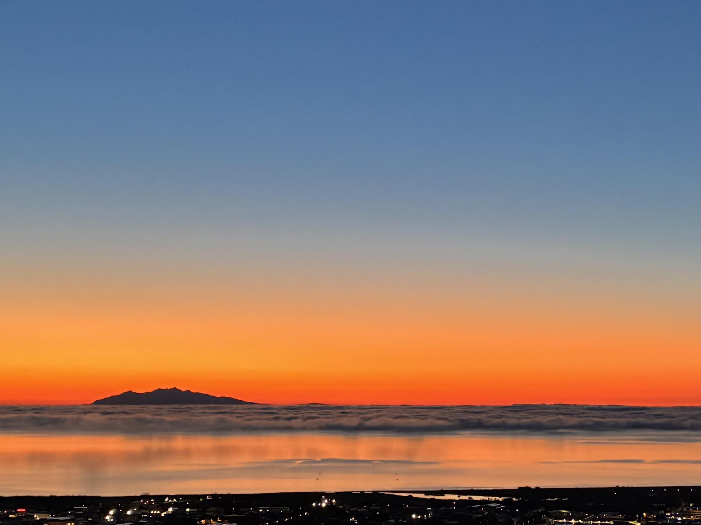 A màghjina - Elba si sveglia sott’à un celu di focu