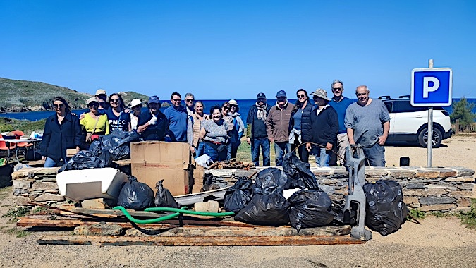 Grand nettoyage à Centuri : plus de 500 kg de déchets retirés sur la côte de l'ilot de Capense