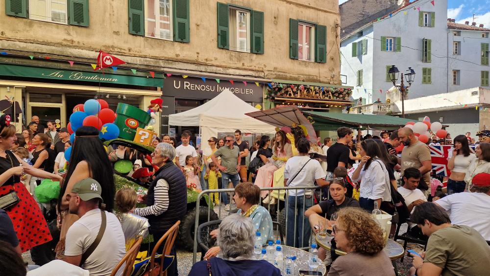 EN IMAGES - Corte : le carnaval fait le plein de fantaisie et de merveilleux