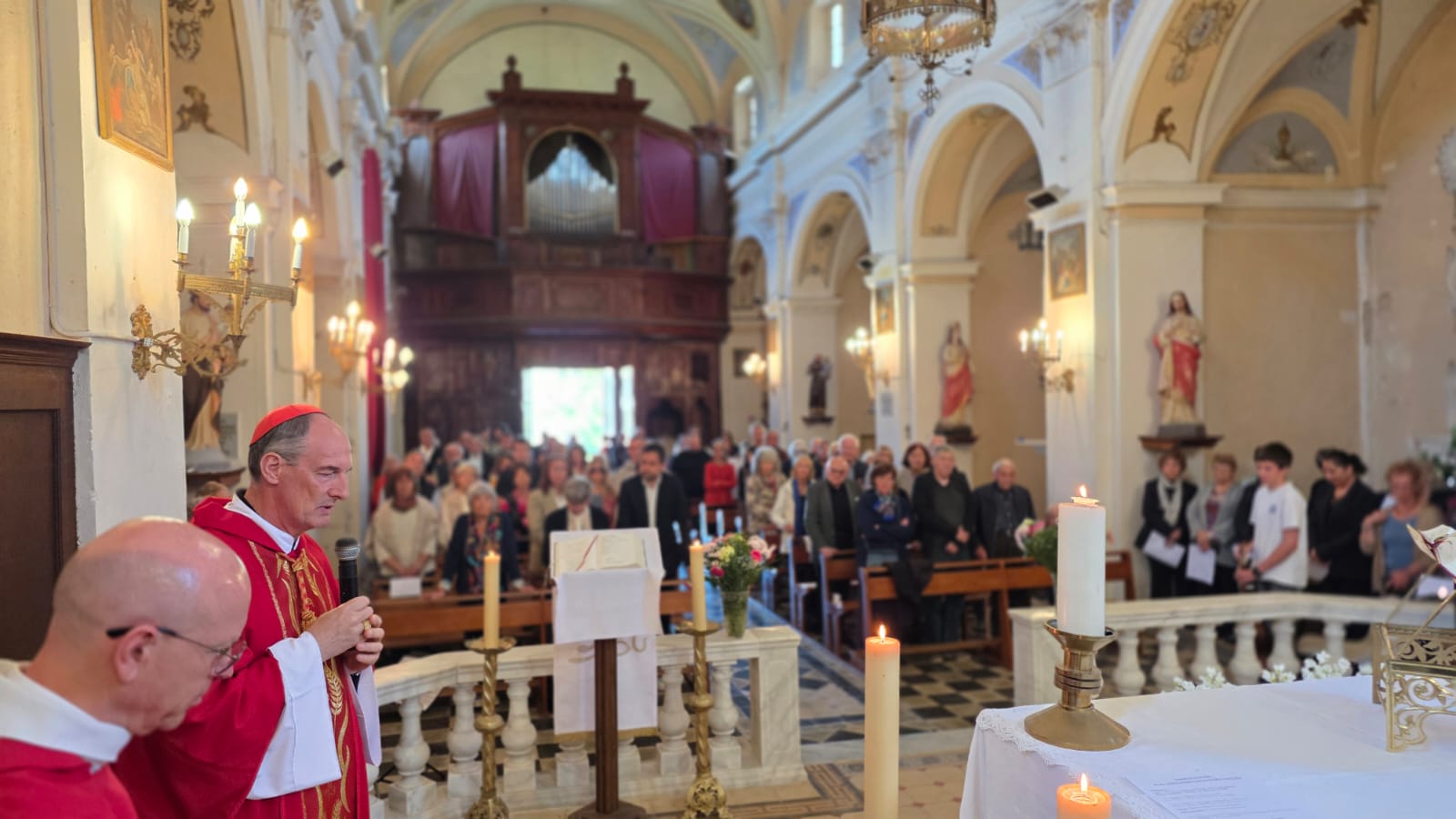 La messe célébrée par le Cardinal Bustillo.