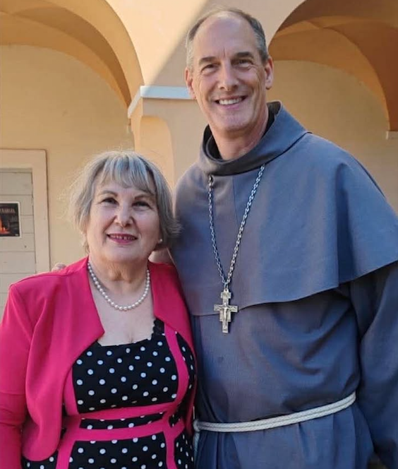 Cathy Campana et le cardinal François Bustillo