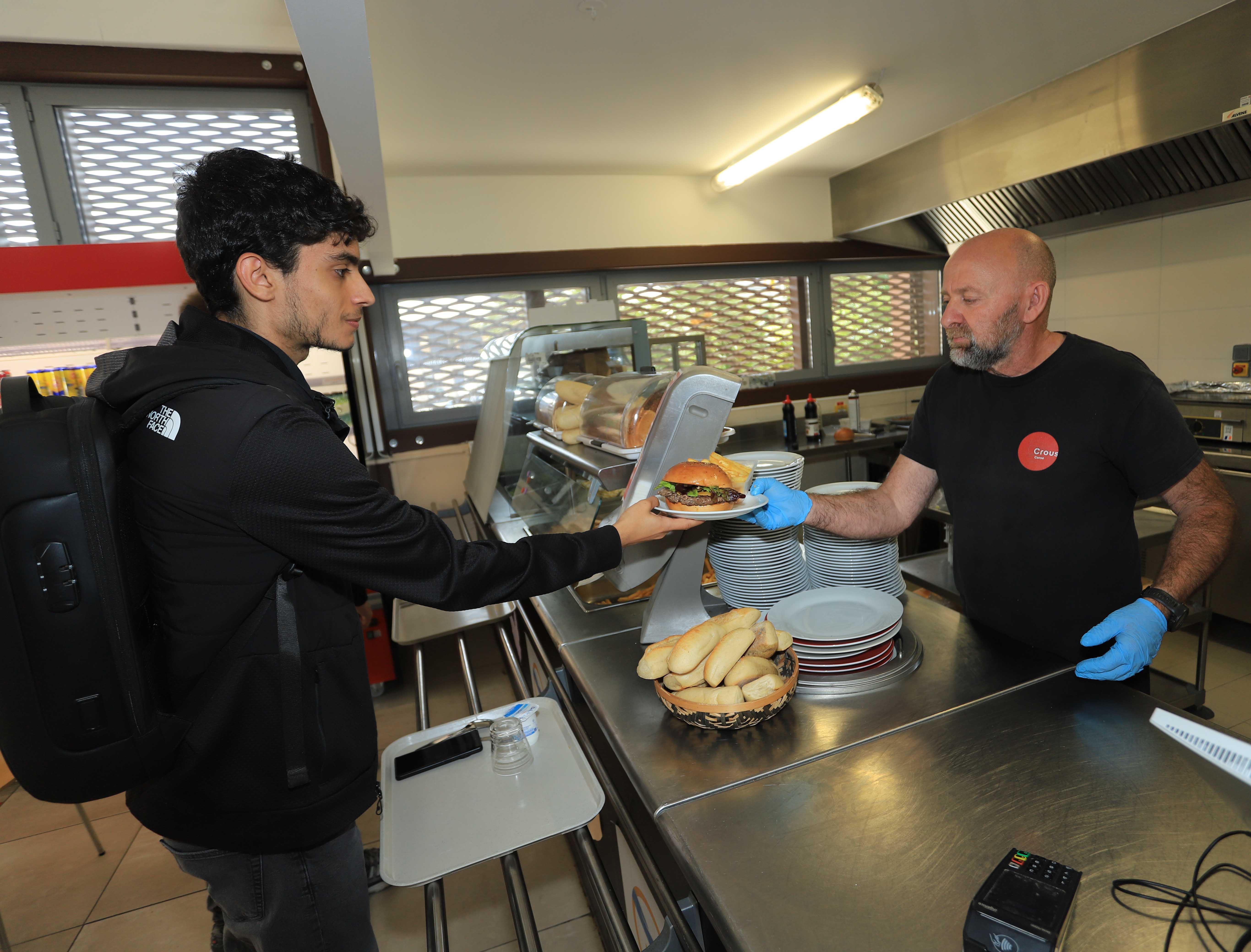 Corte -  Au Crous, repas gratuit pour les boursiers, à un euro pour les autres