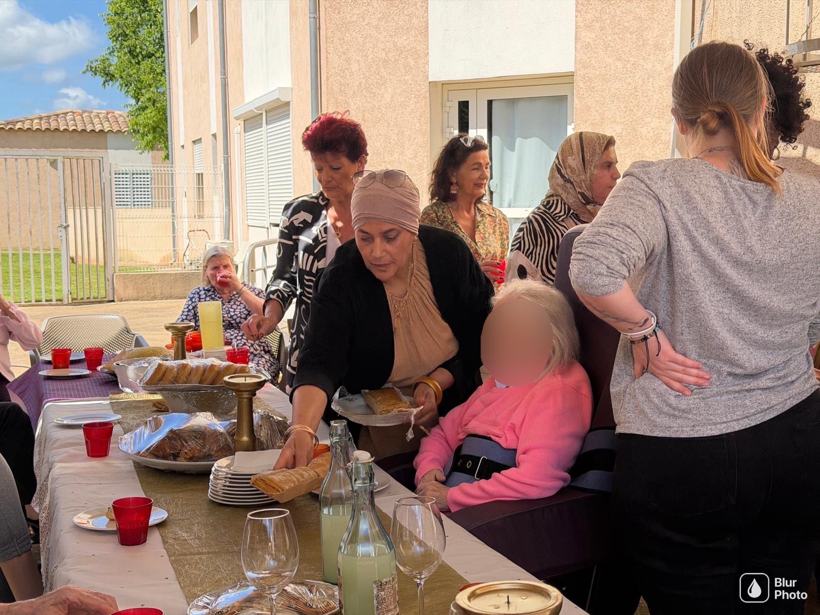 Soumia Chakroun et l'association Femmes Méditerranéennes Unies ont gâté les anciens à l'EHPAD Ste Devote à Borgo