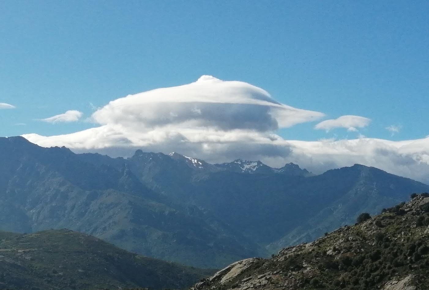 A màghjina - Capu Occi : una navicella bianca sopra Lumiu ?