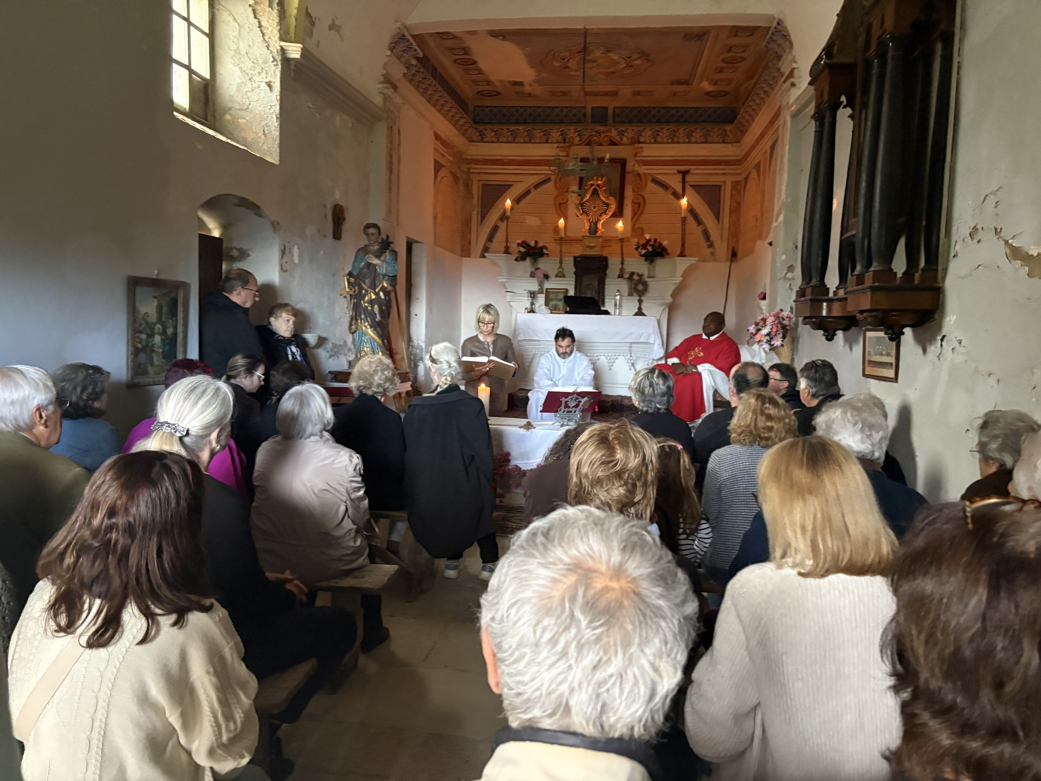 La messe a été célébrée par le père Benoît