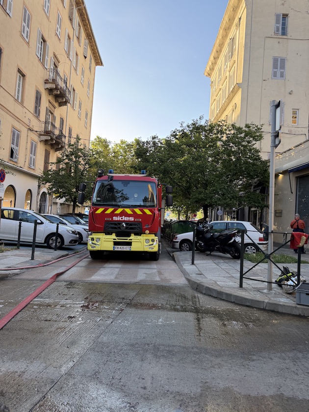 Bastia : incendie dans un café de la place Saint-Nicolas