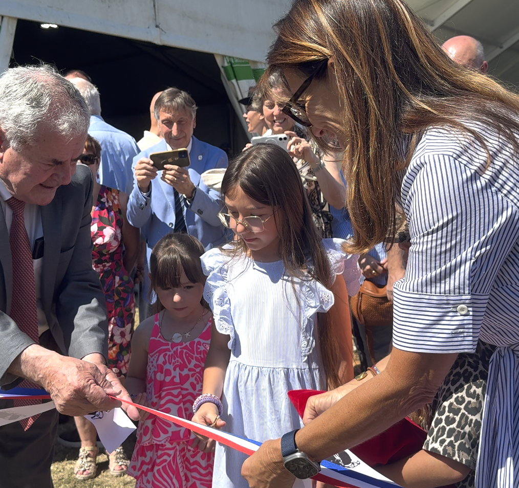 Le maire de Lucciana José Galletti, secondé par de jeunes concitoyennes de la commune, a procédé ce samedi matiin à l'inauguration de la 128e fiera di a Canonica