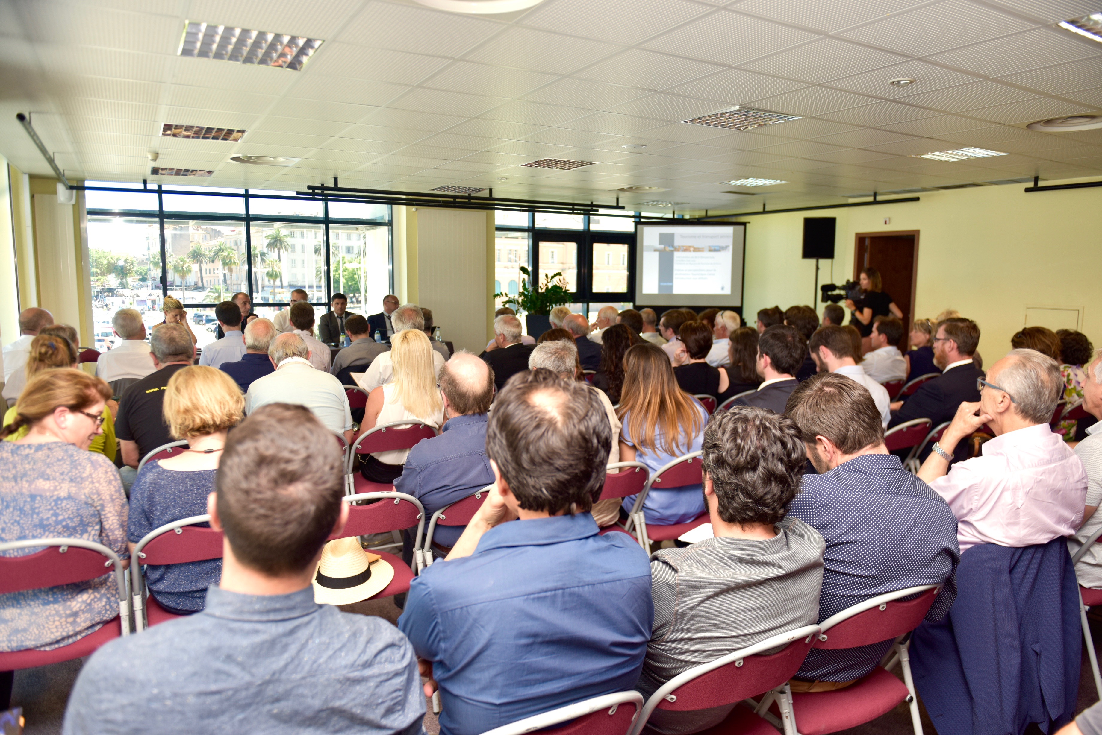 Premier séminaire sur la question de l’économie du transport aérien en Corse