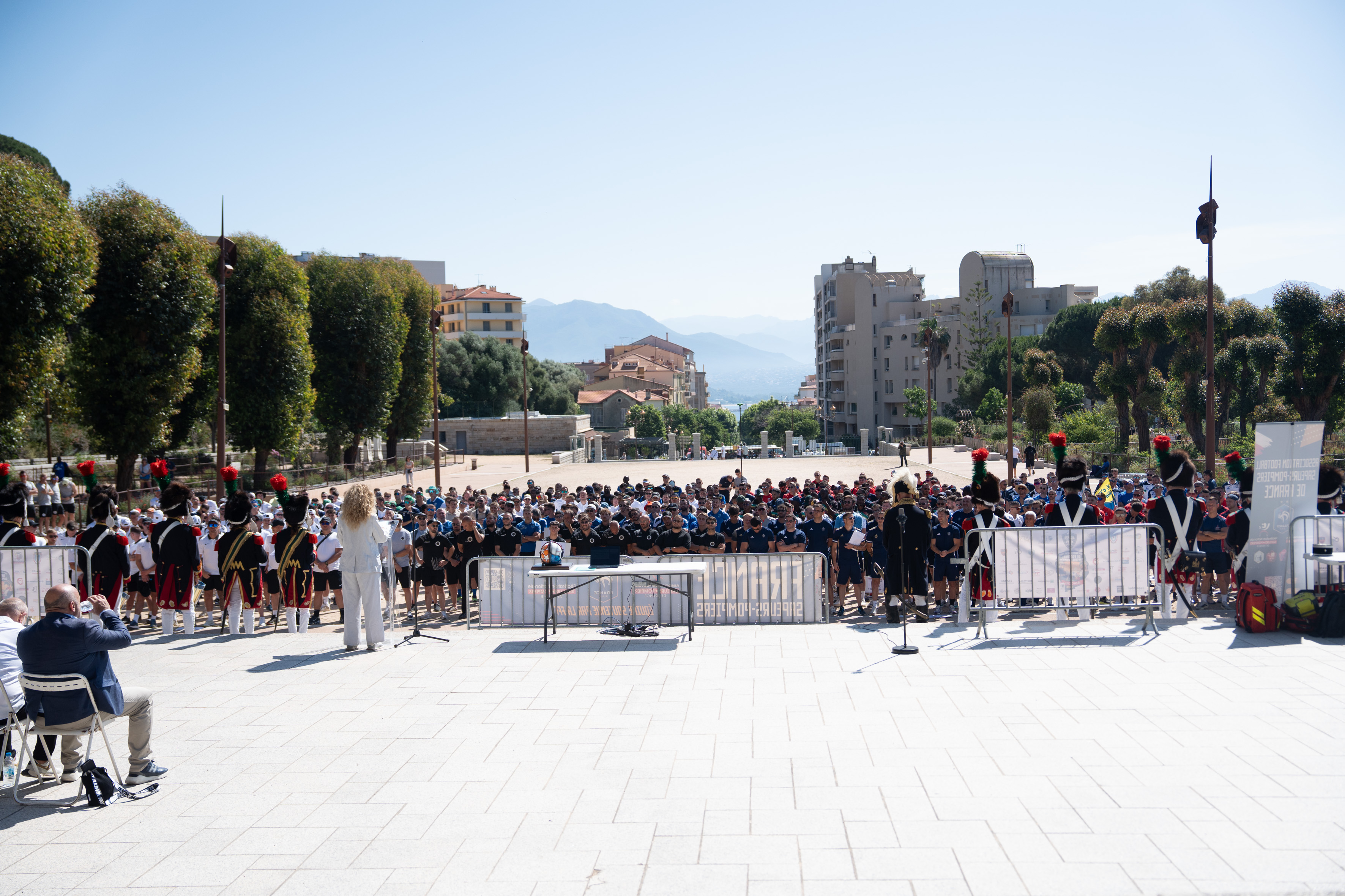 EN IMAGES - Ajaccio lance le 35e championnat de France des sapeurs-pompiers dans une ambiance de communion