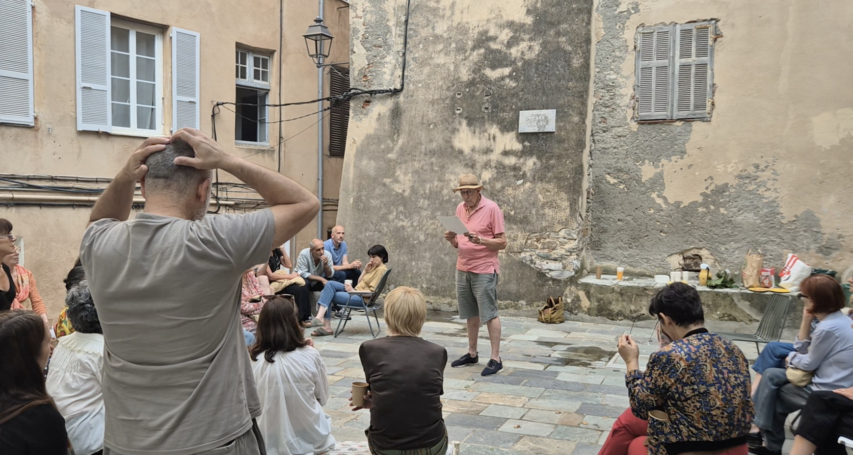 Bastia - Ils ont investi la place Guasco avec leur chaise, le temps d’un moment d’échange et de convivialité