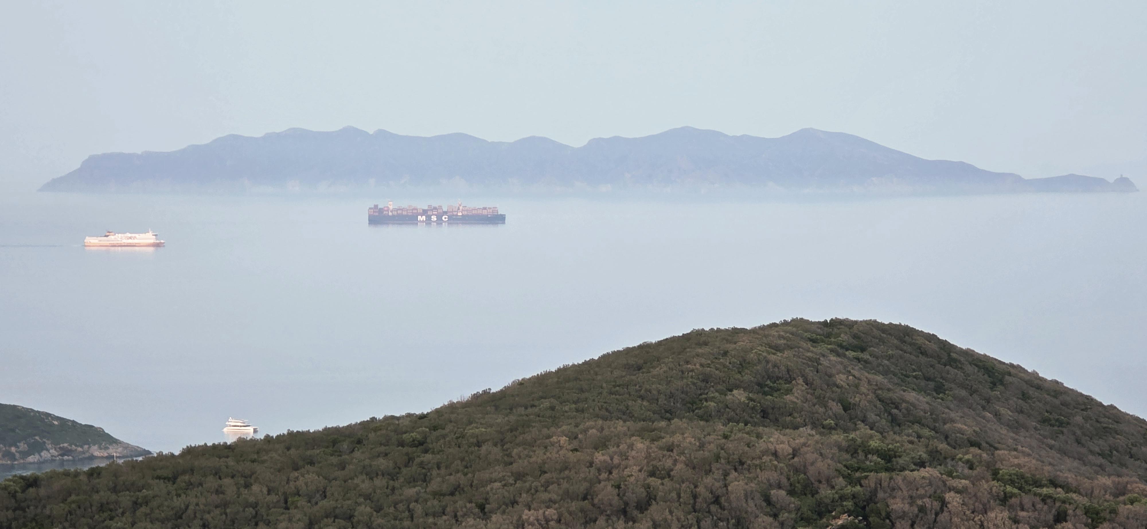 A màghjina - U Strettu di Macinaghju in a nebbia di calore