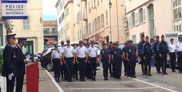 Hommage à Ajaccio aux deux policiers assassinés