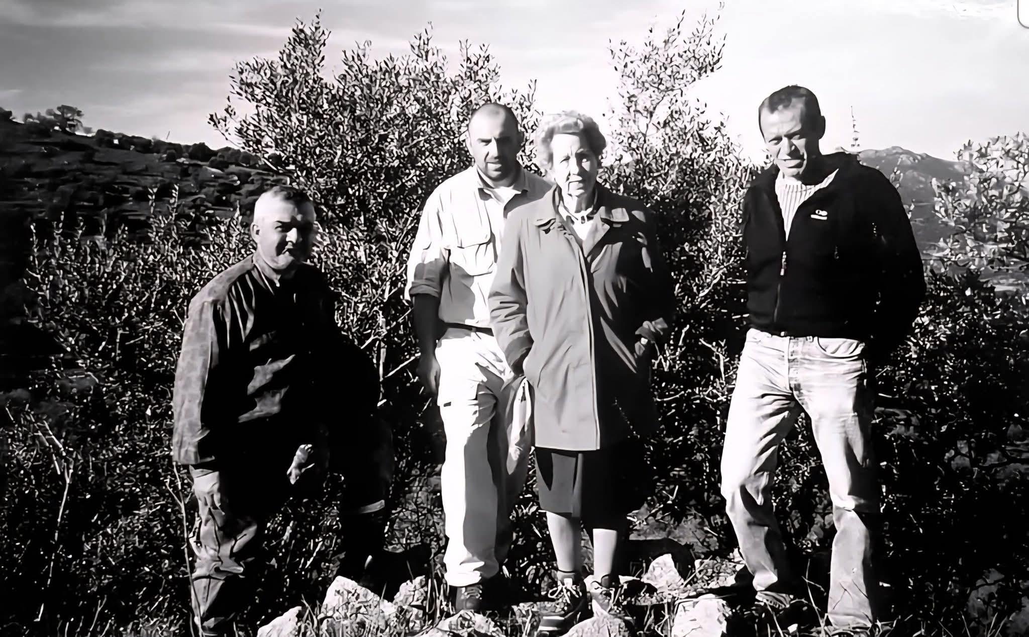 Alain Colombani, Geneviève Moracchini-Mazel avec l'un de ses assistants et Pierre Dottori (à droite) de l'"Associu Giustiniani".