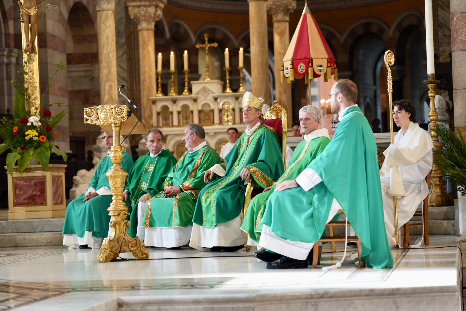 EN IMAGES - À Marseille, le cardinal Bustillo rassemble plusieurs centaines de fidèles en la Cathédrale de la Major