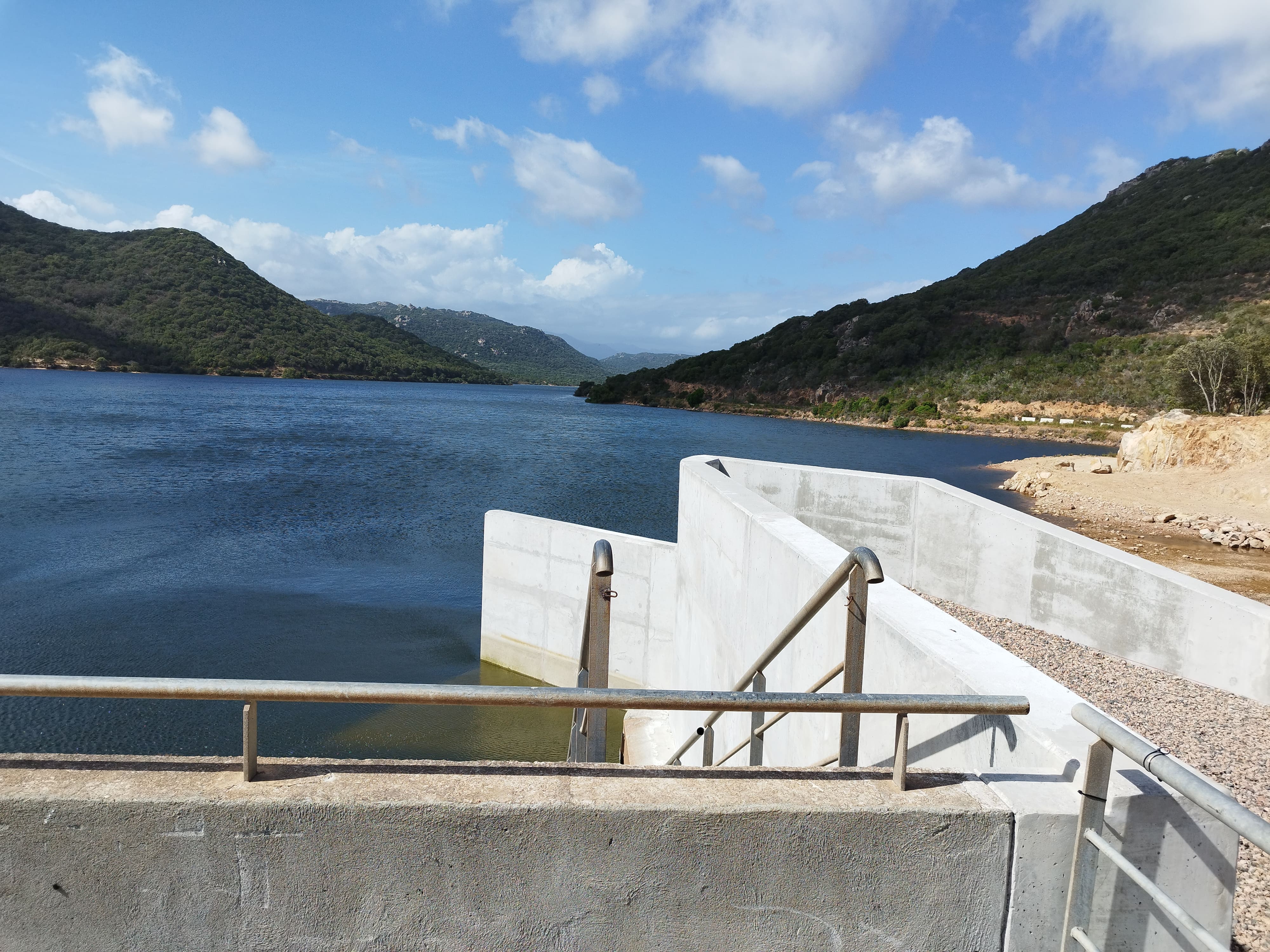 Le seuil du coursier du barrage de Talza a été rallongé pour se mettre aux normes réglementaires. Ce qui doit permettre une évacuation des crues plus rapides si nécessaire.