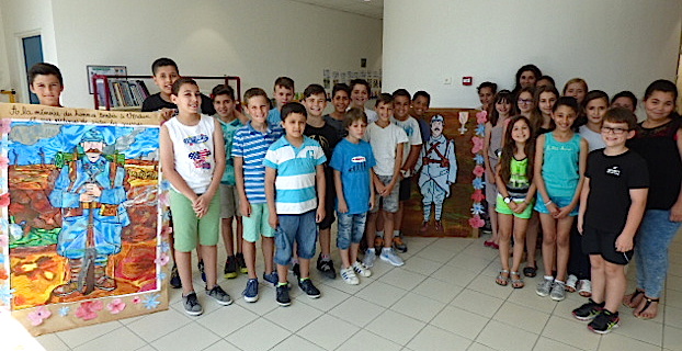 La classe de CM2 de madame MATA dont le carnet est sélectionné pour le concours national.