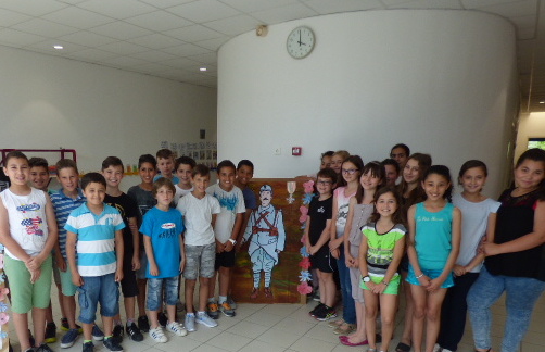 Ghisonaccia : Les élèves de CM2 A de Emmanuelle Mata "Petits artistes de la mémoire" ?