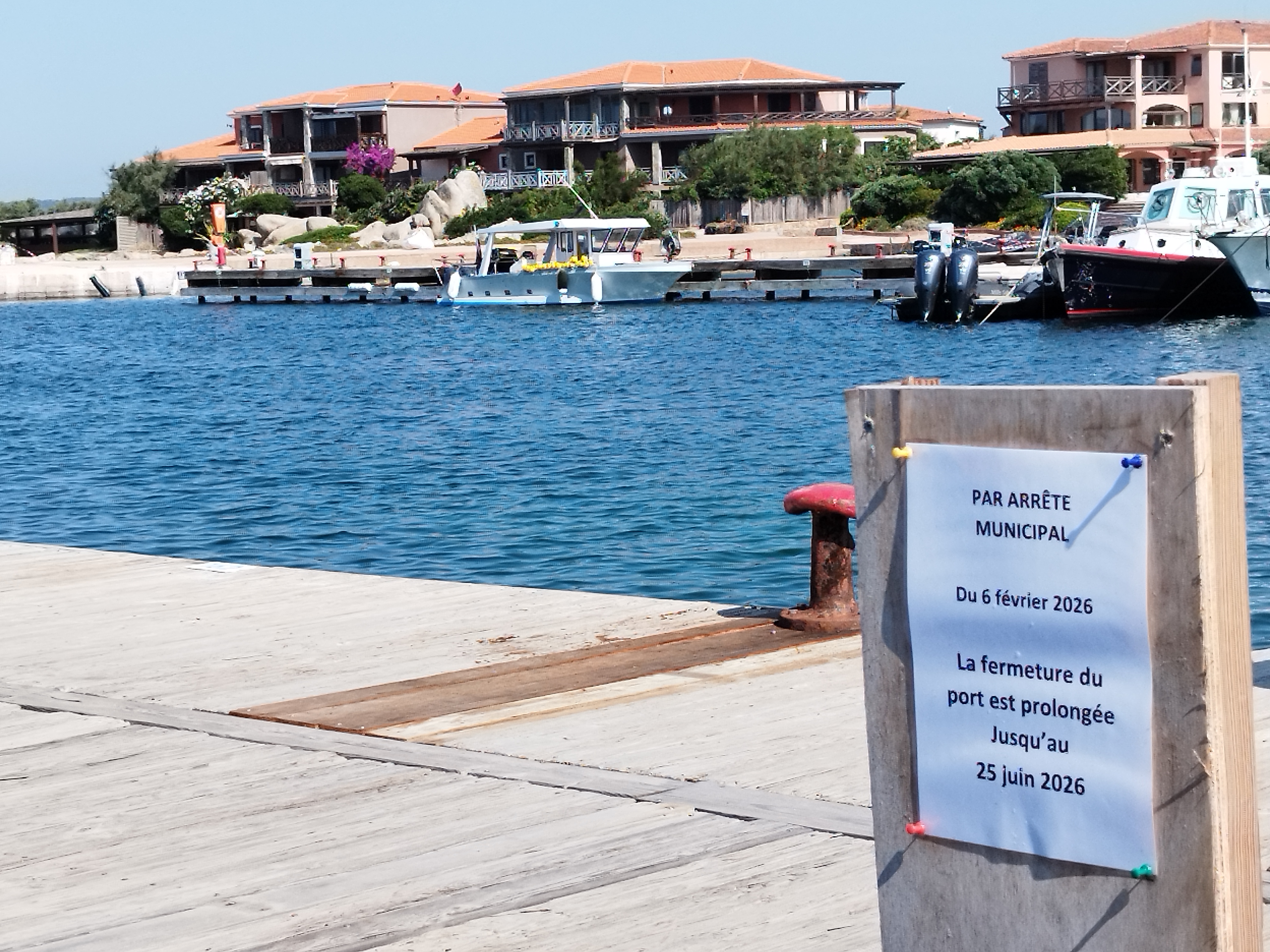 En février, la mairie avait pris un arrêté de fermeture du port, qui est toujours en vigueur, dans l'attente de la réception de travaux de maintenance réalisés par la Société du port de Cavallo.