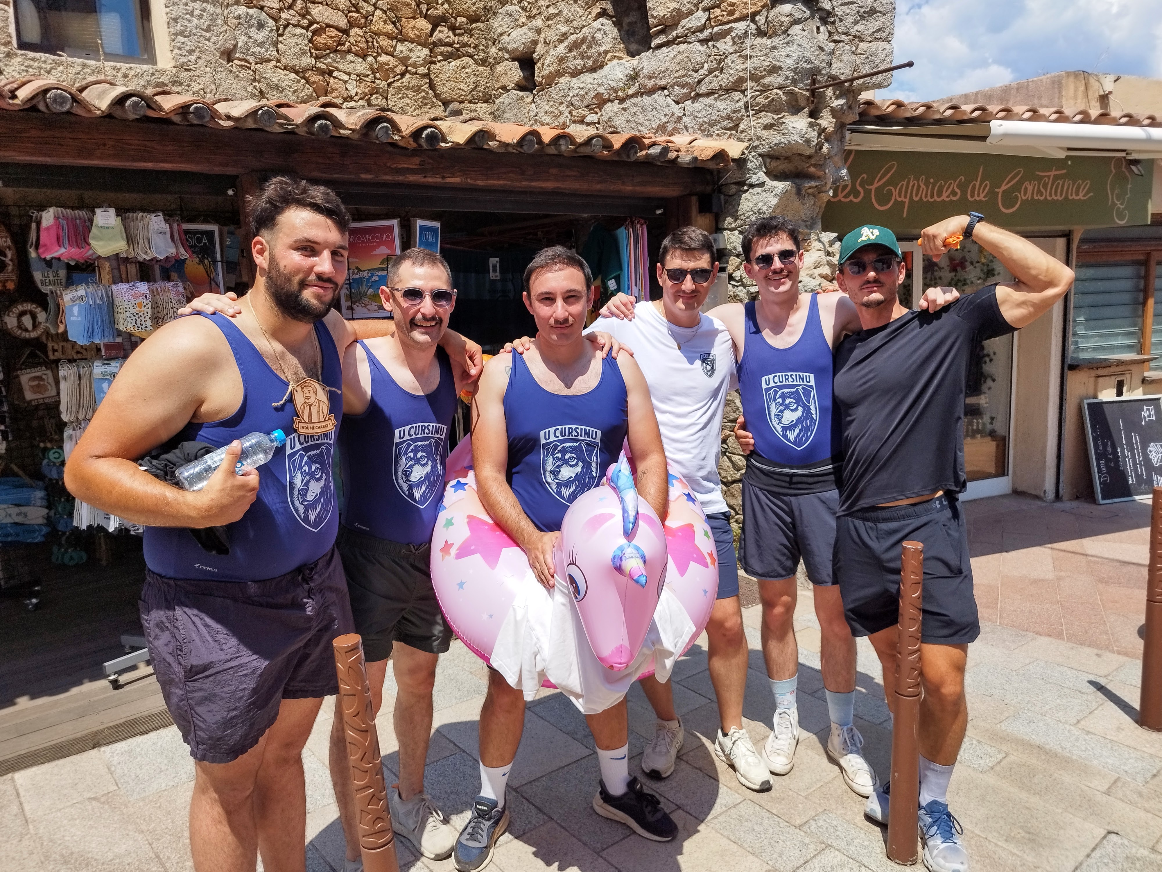 Le marcel, c'était la tenue adéquate pour aborder ces I Baroni Games dans de bonnes conditions avec cette canicule (la bouée licorne, en revanche on est moins sûr).
