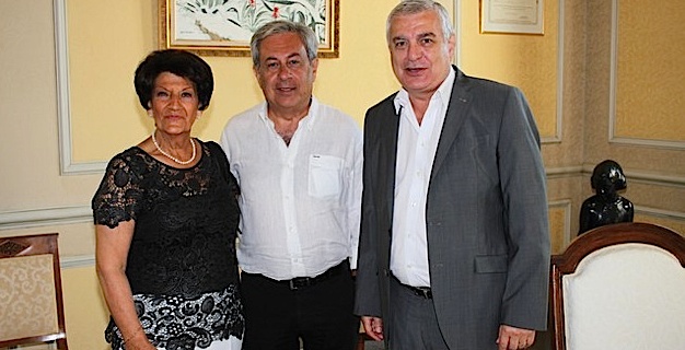 Marc Germain accompagné de Jeanine Maraninchi a été reçu à l'hôtel de ville par le Maire Ange Santini