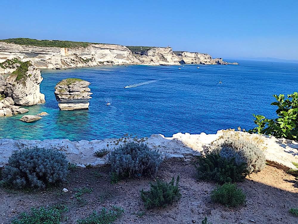 A màghjina - In Bonifaziu u celu, u mare è a petra si facenu culori