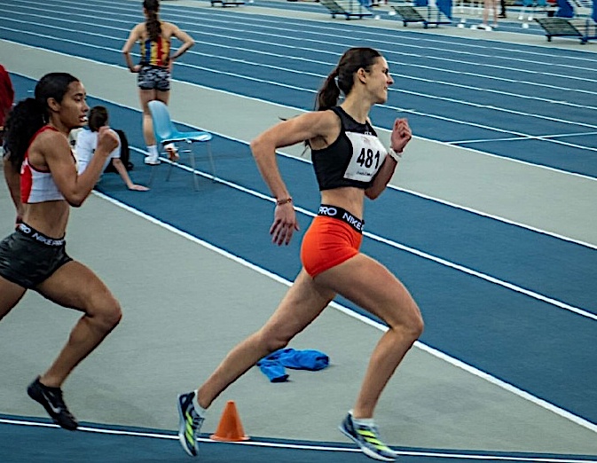 Marie Labarussias (au centre) lors de son record sur 400 mètres. ©Hubert Ardisson