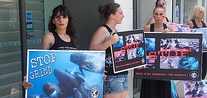 Massacre aux Iles Feroé : Manifestation devant le consulat du Danemark à Porto-Vecchio