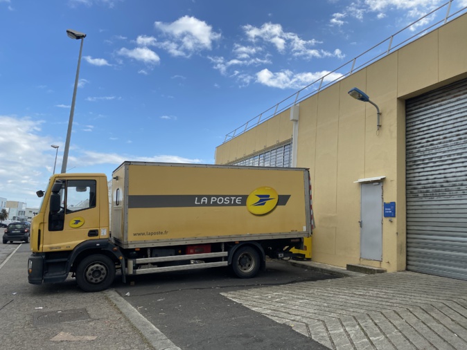 Grève au centre de tri d'Ajaccio : le bras de fer se poursuit, la distribution du courrier et des colis à l'arrêt en Corse-du-Sud