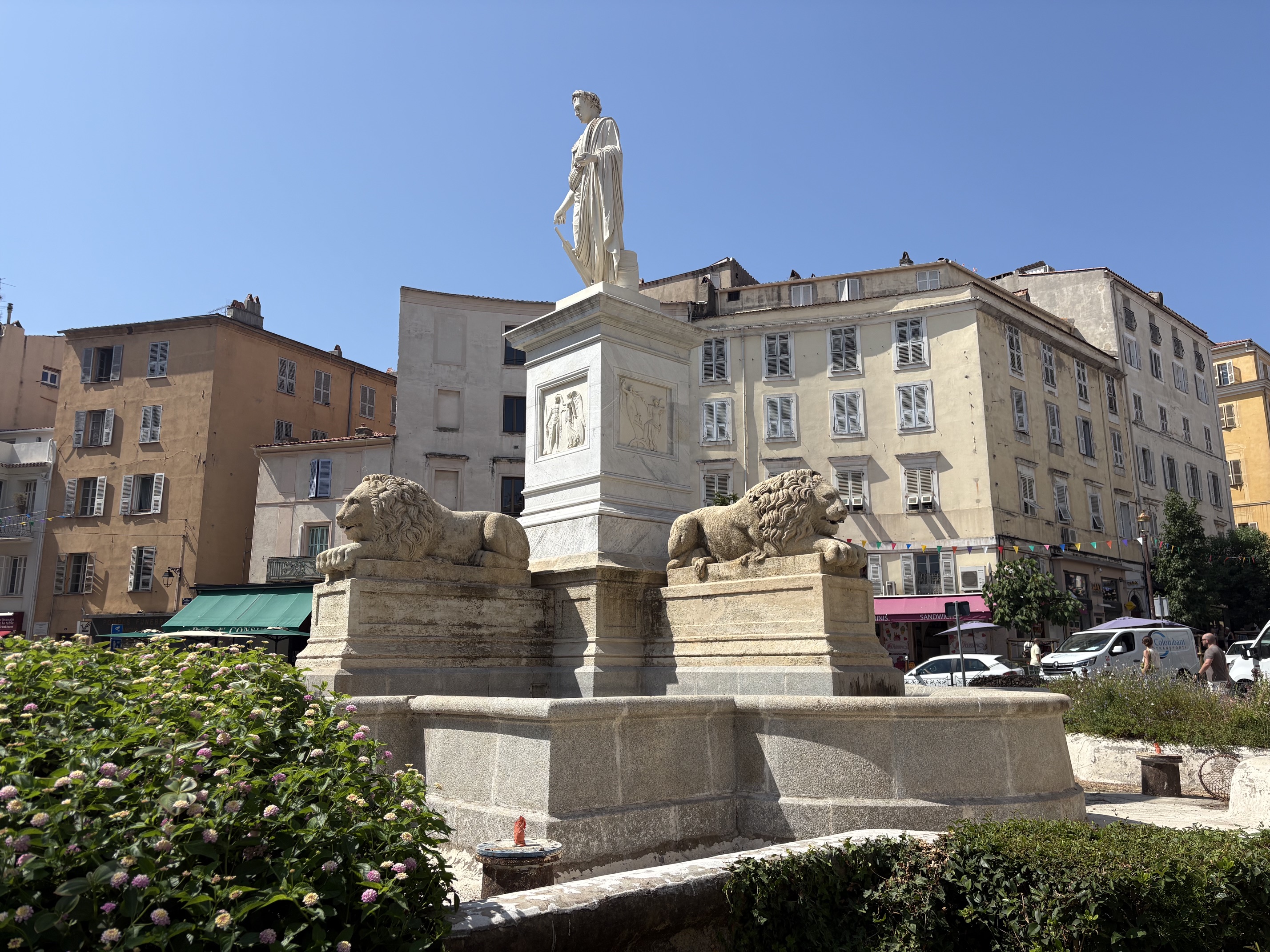 Une fuite de 47 m³ d'eau chaque jour, invisible à l'œil nu, a été détectée sous la fontaine des Quatre Lions, place Foch