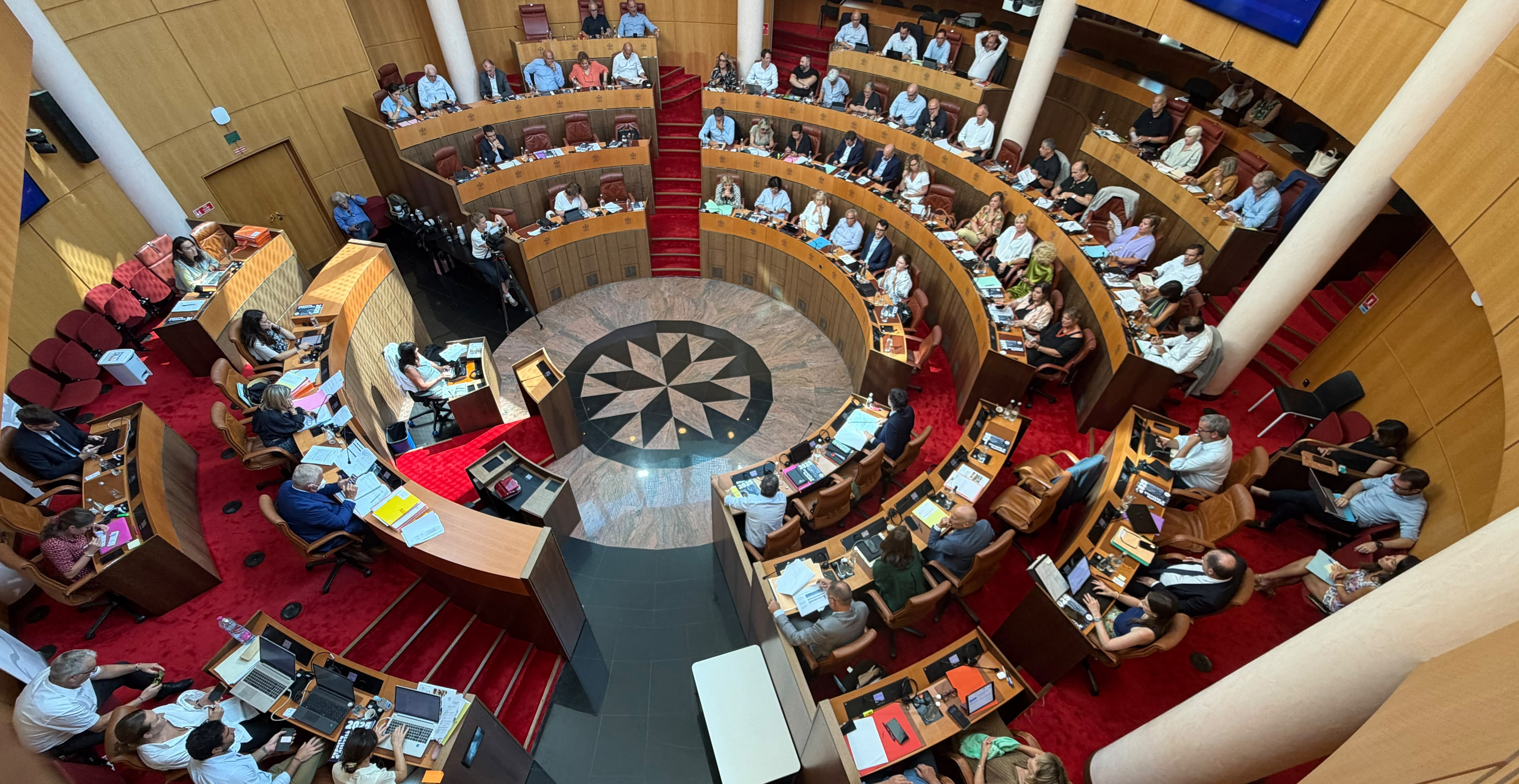 L'hémicycle de l'Assemblée de Corse. Paule Santoni.