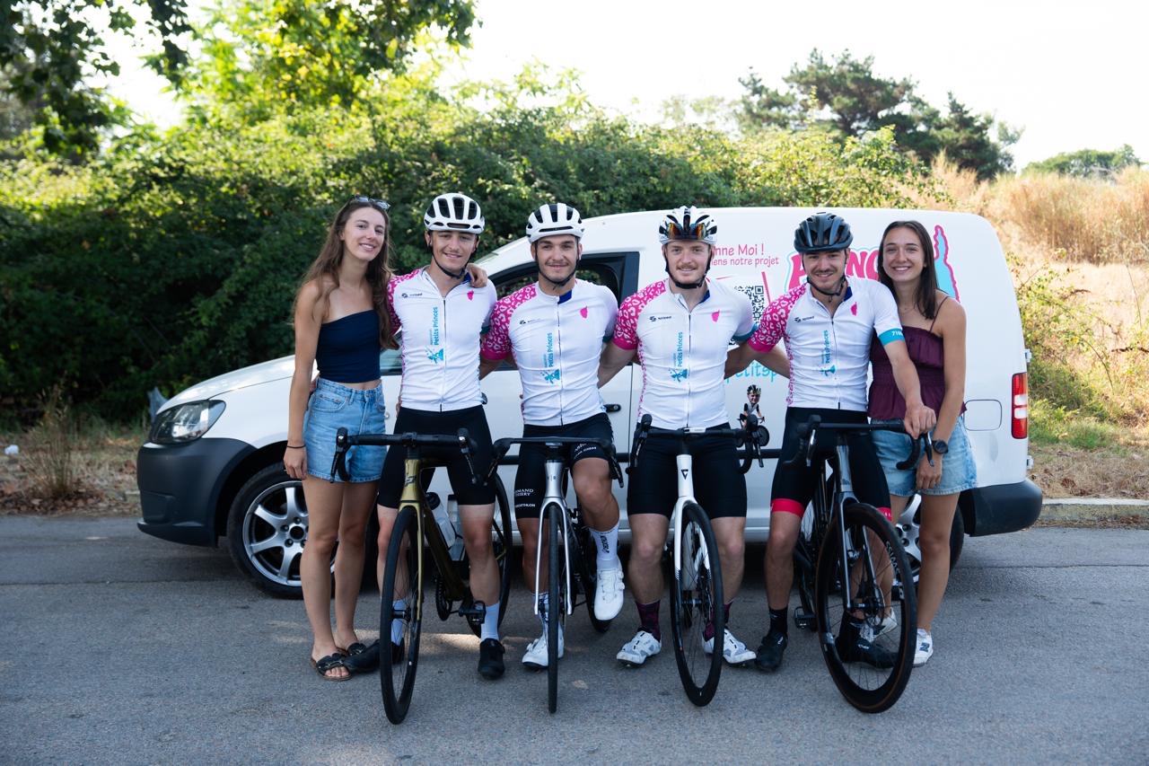 Quatre futurs policiers ont fait le tour de Corse à vélo pour réaliser les rêves d'enfants gravement malades