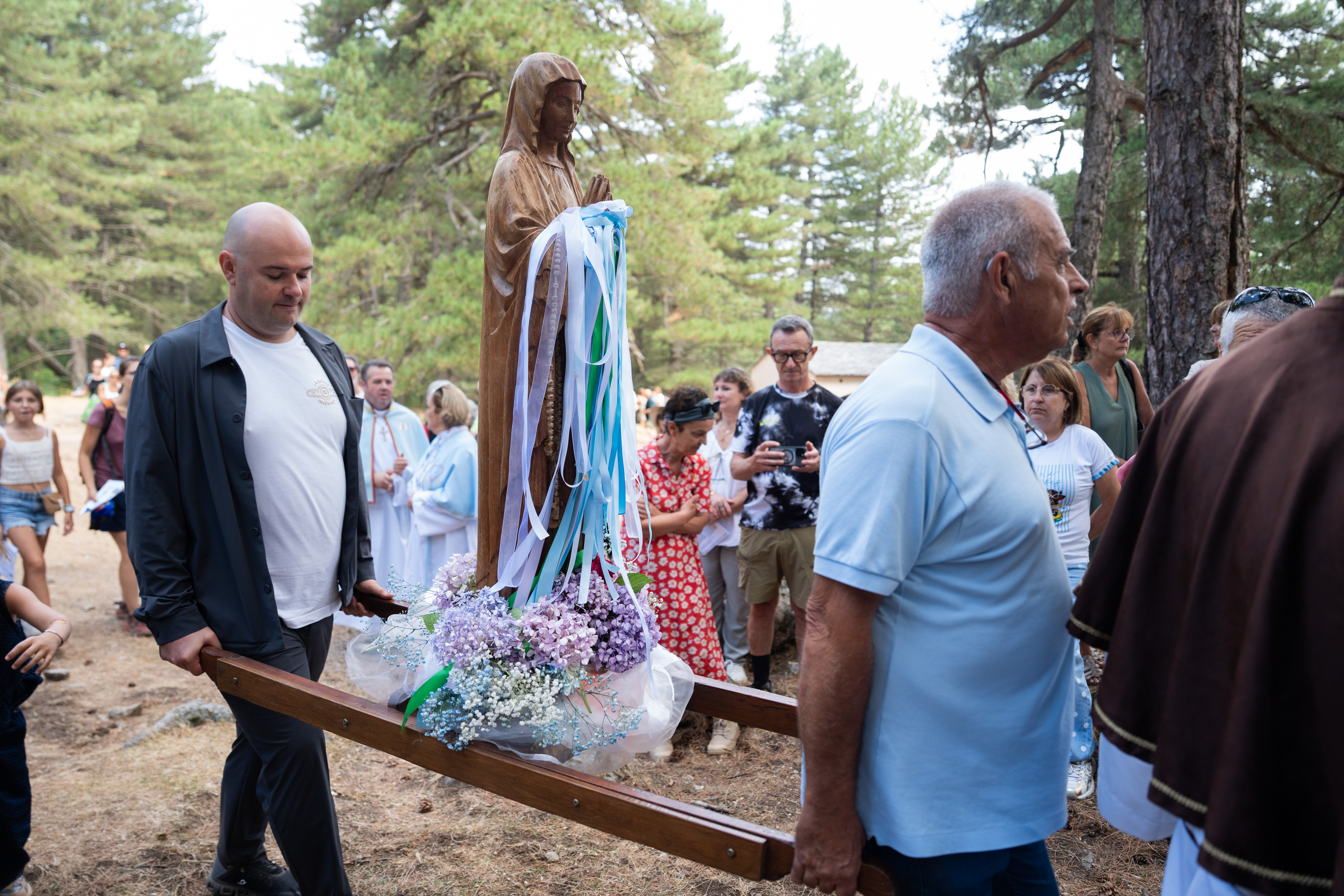 À Bavella, des centaines de fidèles réunis pour le pèlerinage de Notre-Dame des Neiges