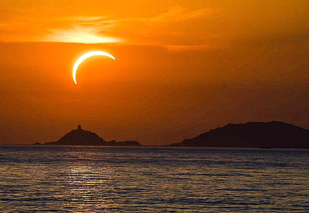 L'eclipse au-dessus des Sanguinaires (Paule Santoni)