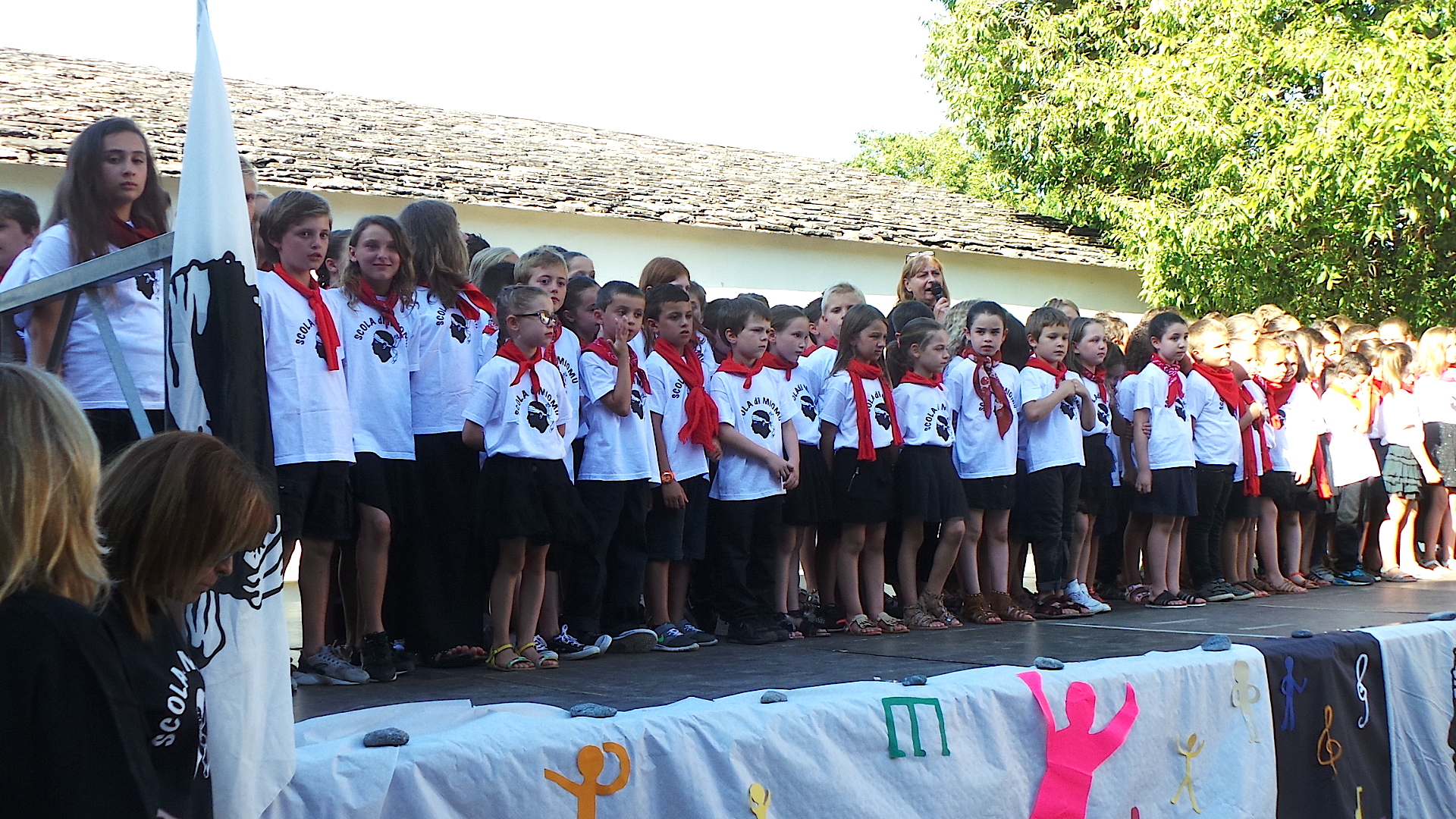 A Scola di Miomu canta è ballà !