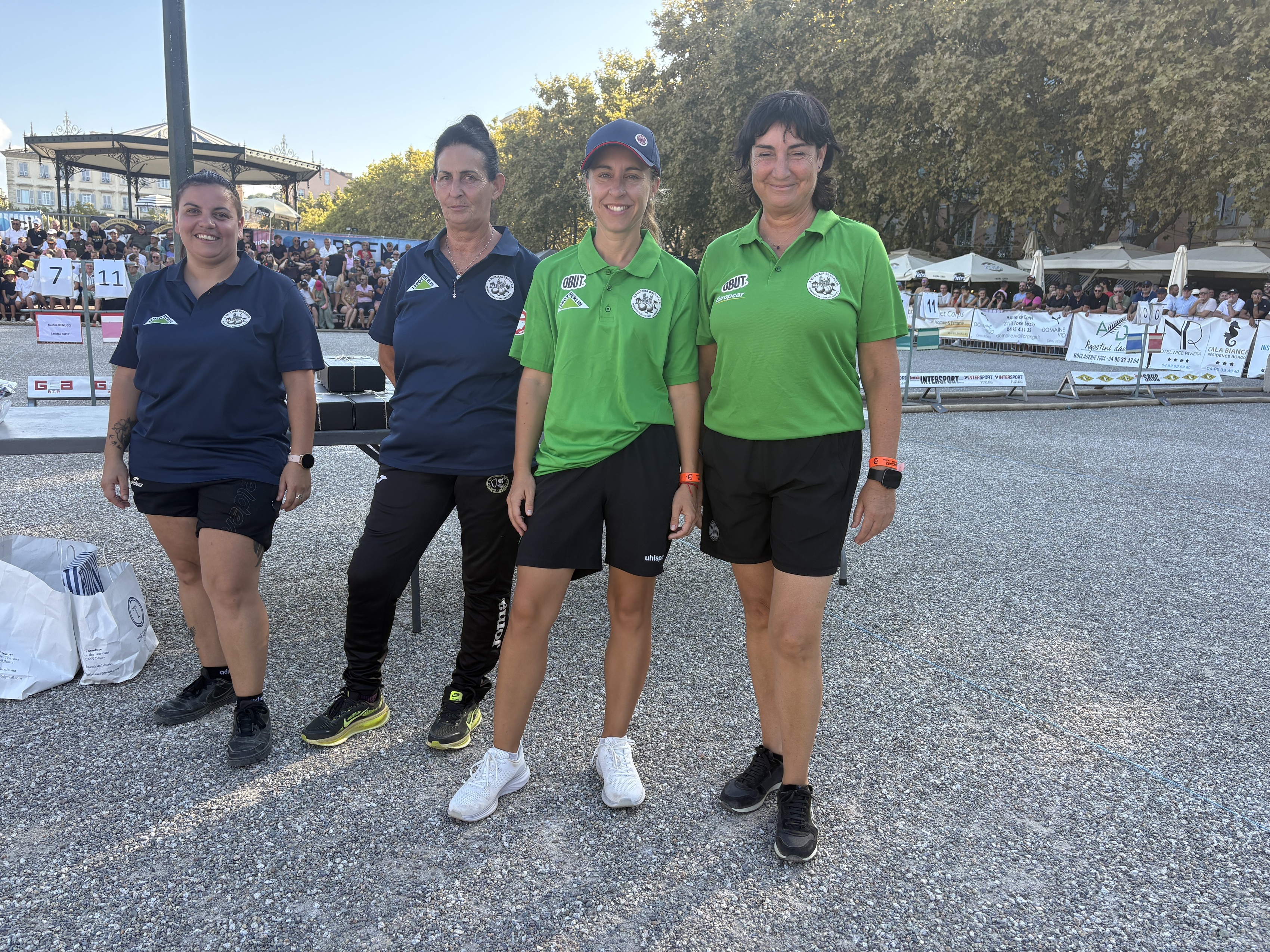 Les championnes du monde Blazquez-Ruiz Aurelia et Maillard Anna, en vert, ont tremblé face à la doublette corse Dervaux Laura/Battaglini Marie-Antoinette