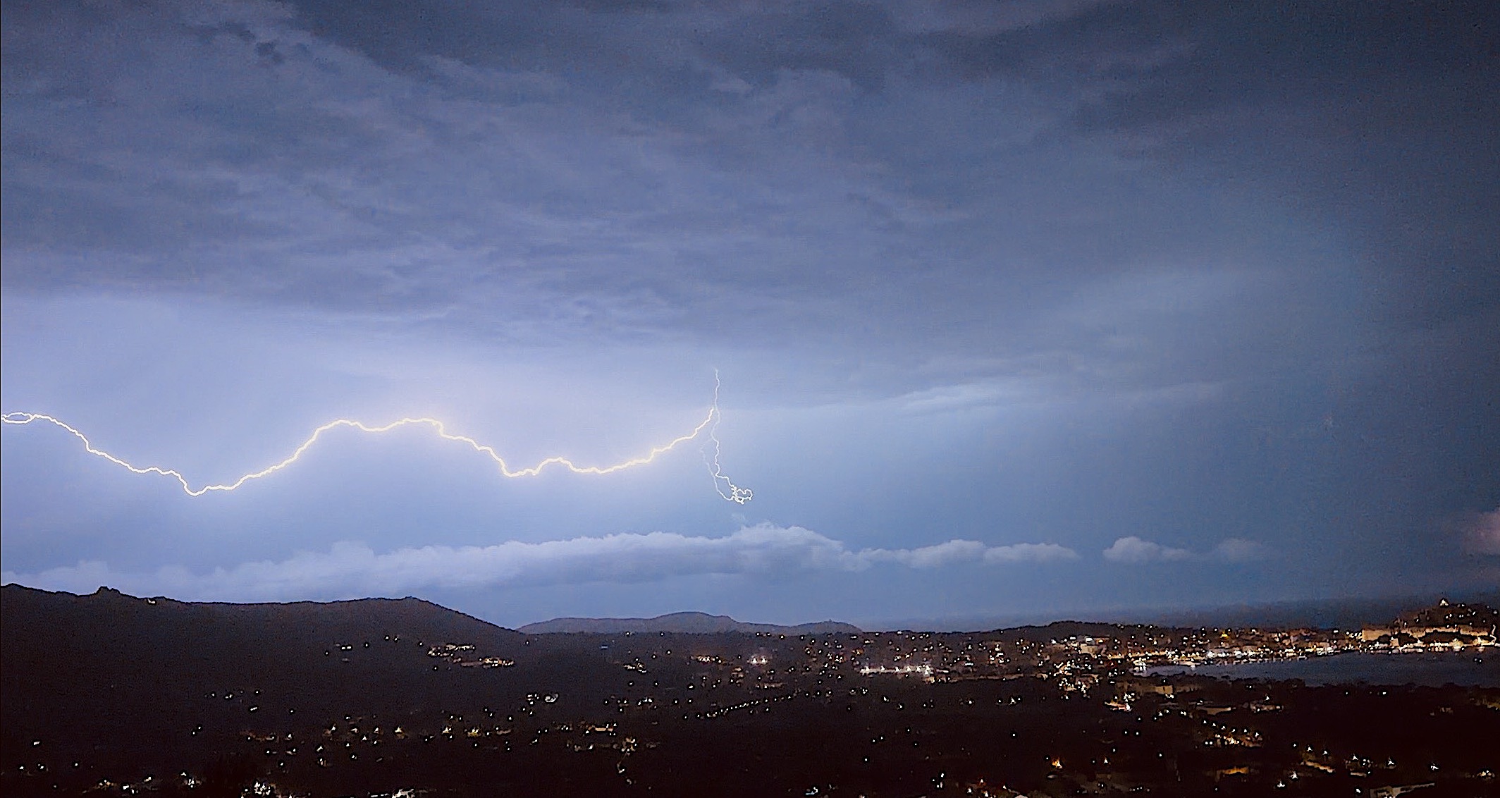 EN IMAGES - Ciel d'orage sur Calvi