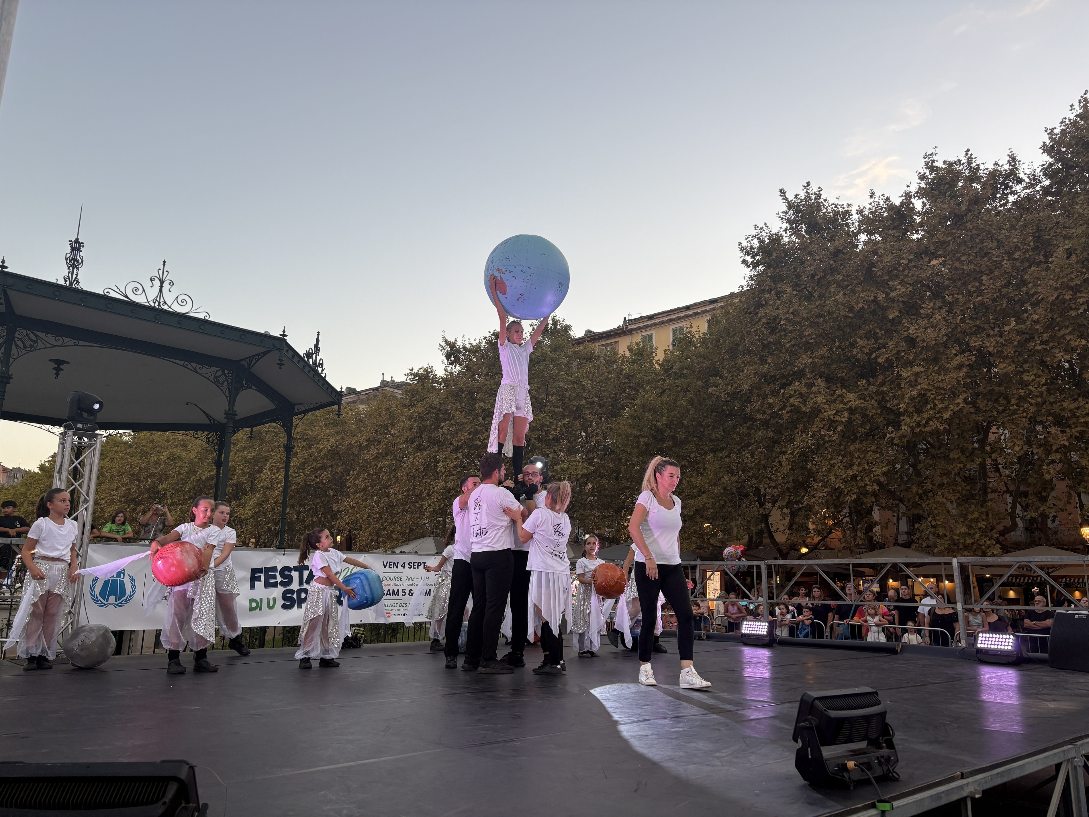 Le spectacle des associations