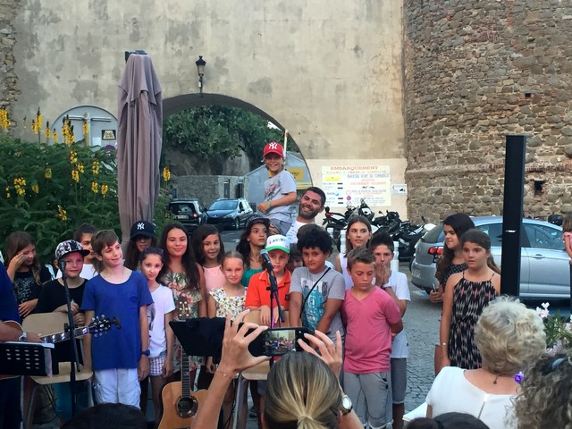 "Avvedeci nostru Maestru" : Le bel hommage du CM2 de l'école Loviconi de Calvi à son "instit" 