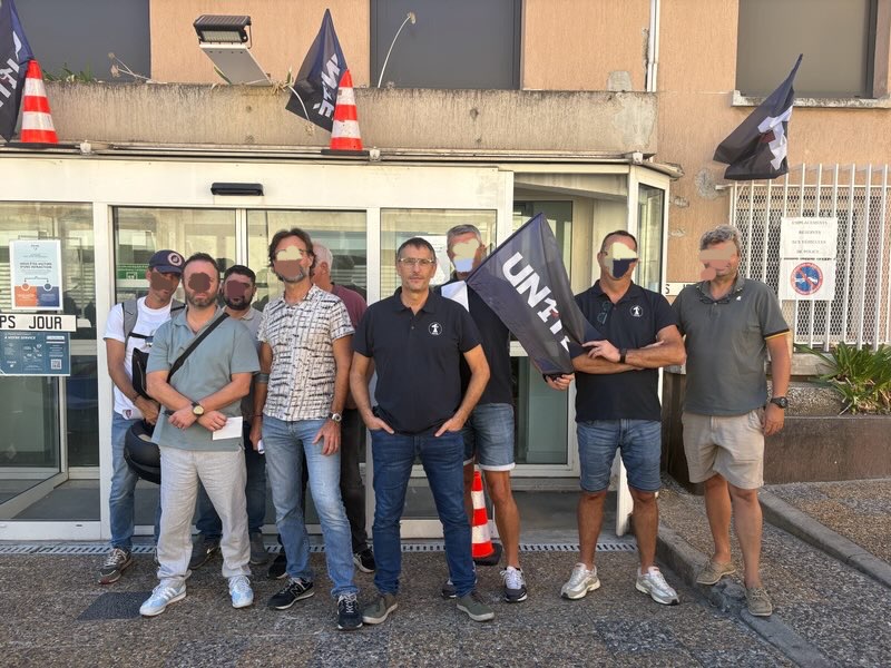 À Ajaccio, un rassemblement a eu lieu devant le commissariat a la mi-journée (Photos : DR)