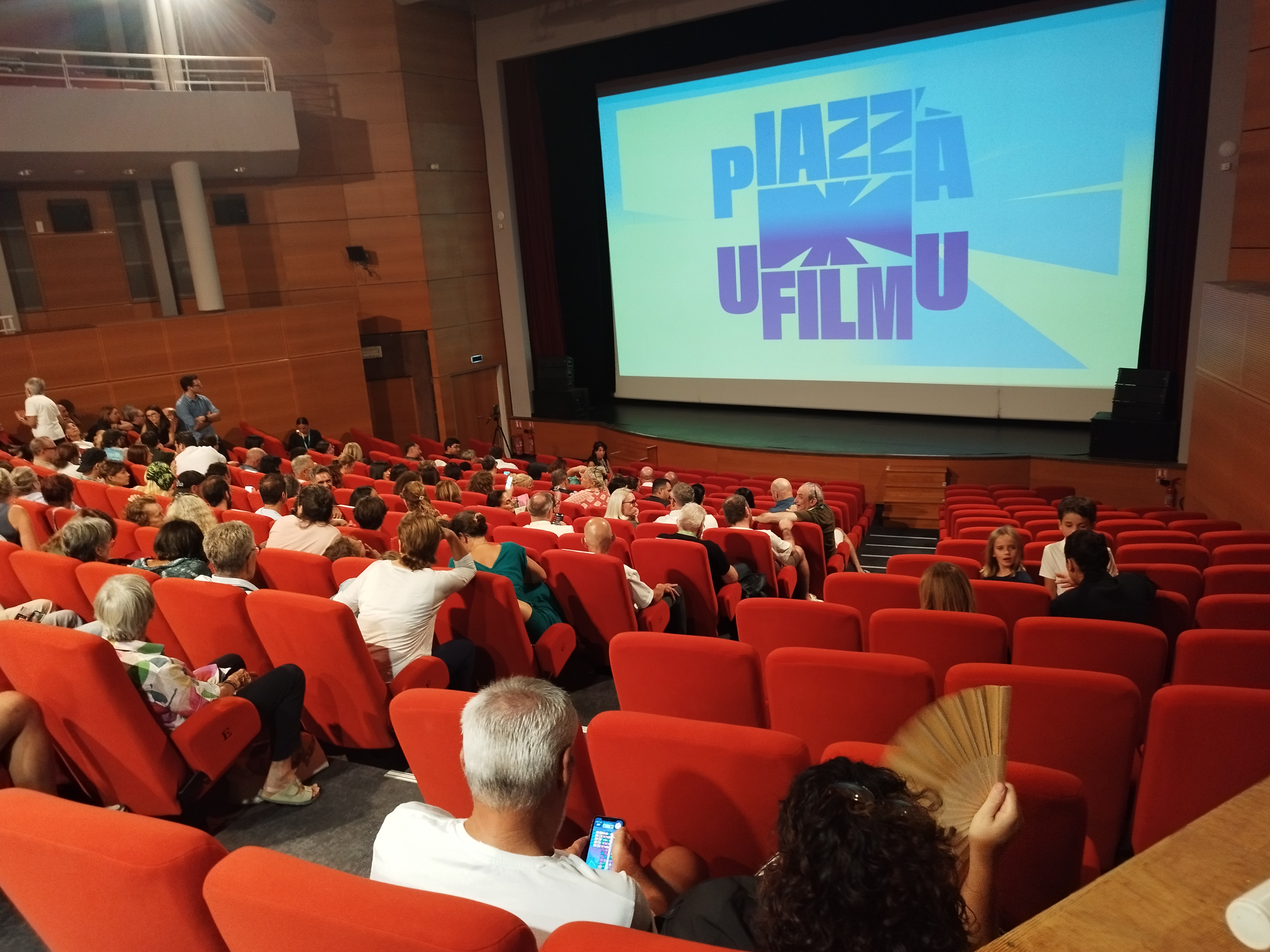 La Salle Rouge n'était pas remplie pour cette première soirée d'ouverture. C'est un film d'animation, "Le Corset" de Louis Clichy, qui était projeté.
