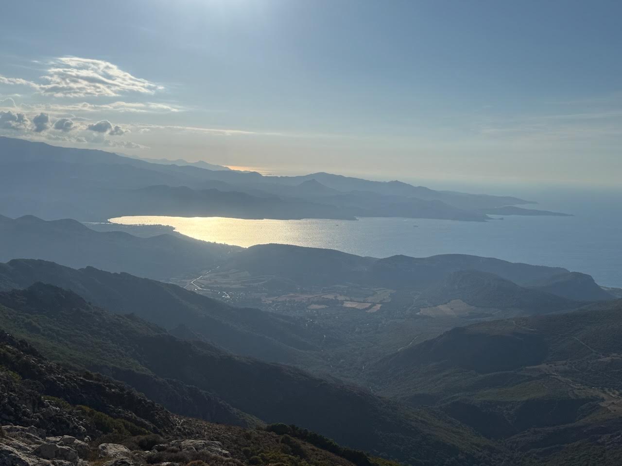 Sur les crêtes au-dessus des glacières de Cardo (Annick Medori)