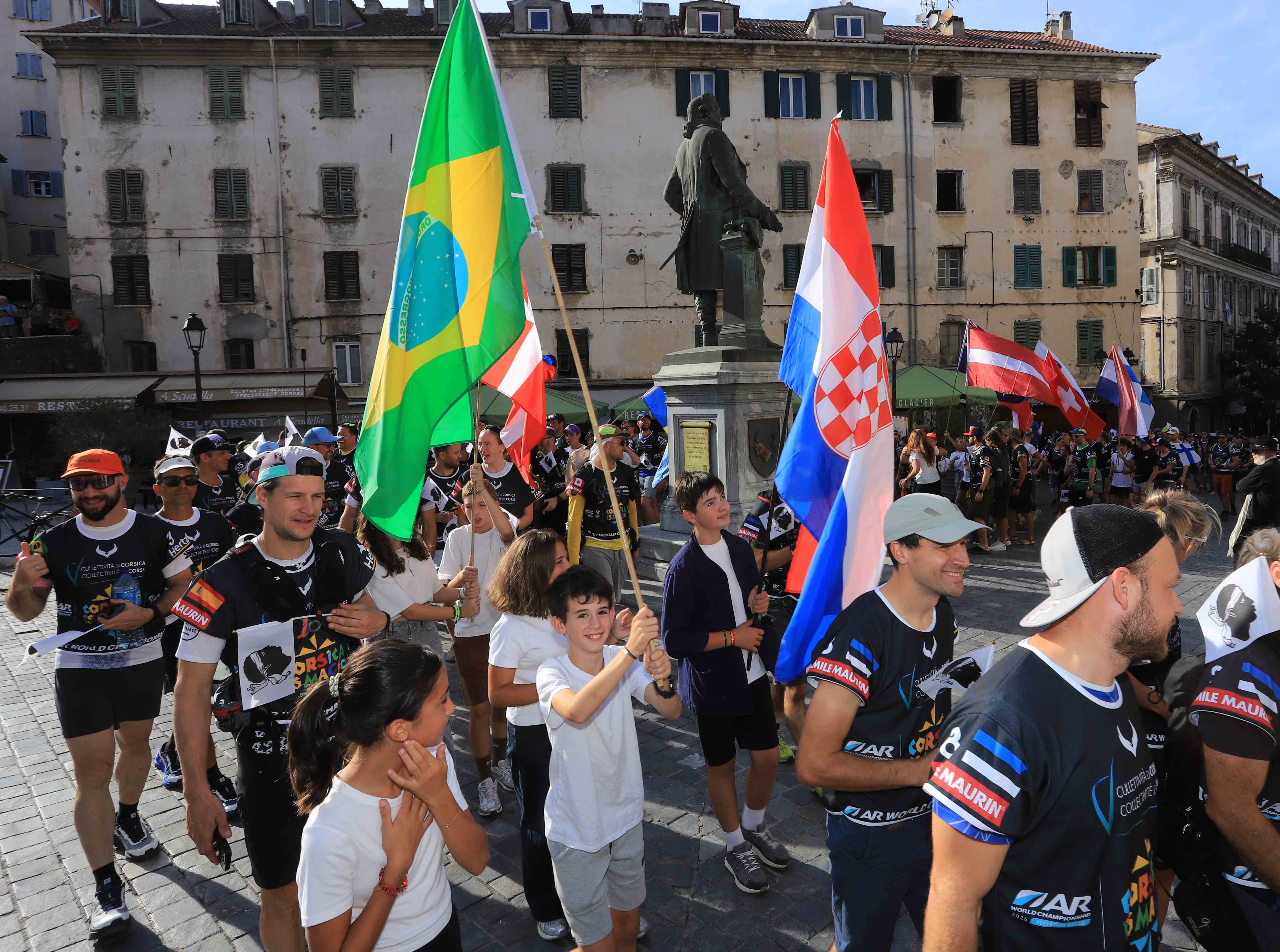 ARWC - Les athlètes des 32 nations ont défilé sur le cours Paoli à Corte