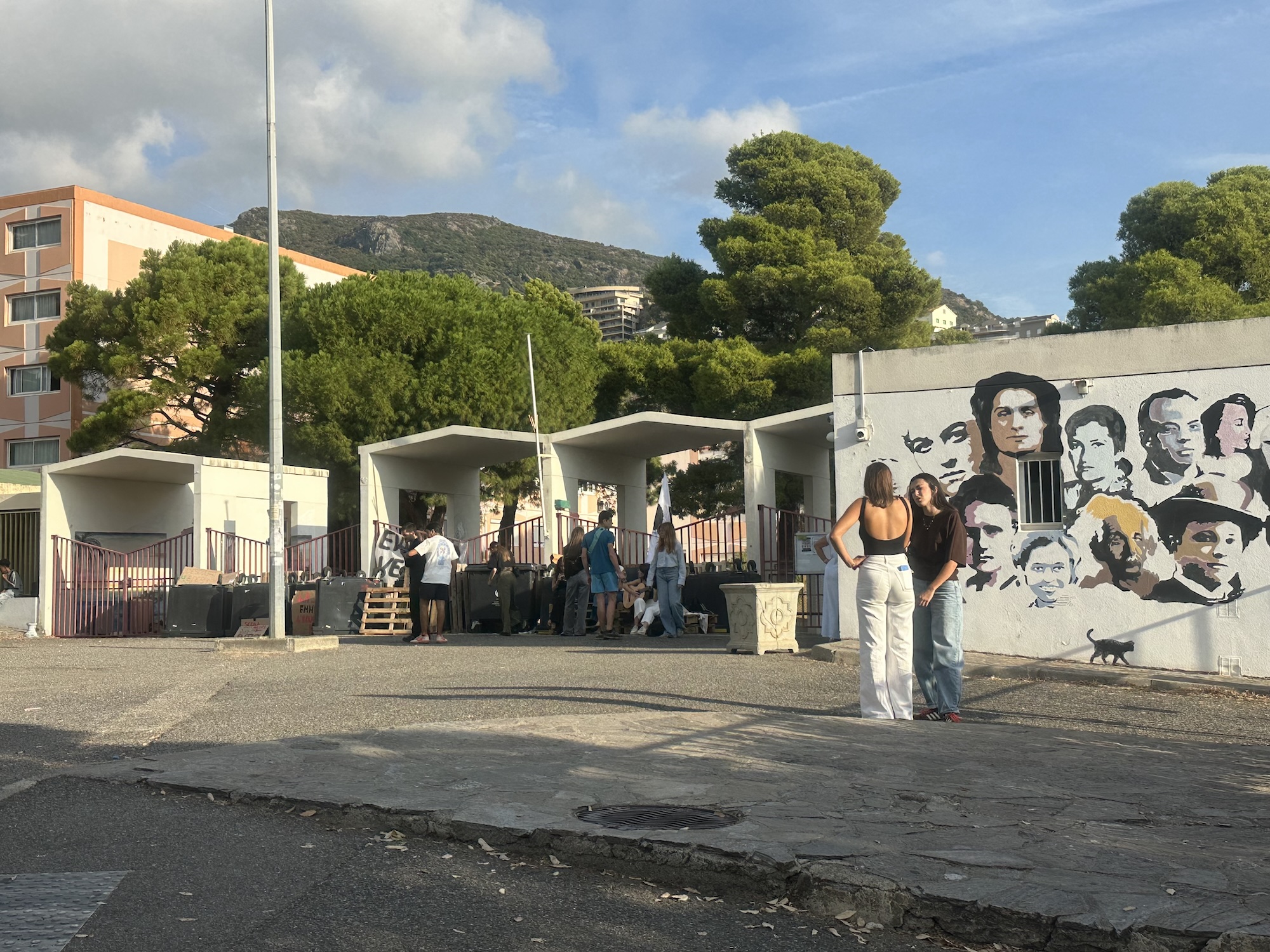 À Bastia, les lycées Giocante de Casabianca et Montesoro ont basculé en enseignement à distance ce vendredi (Photo : Léana Serve)