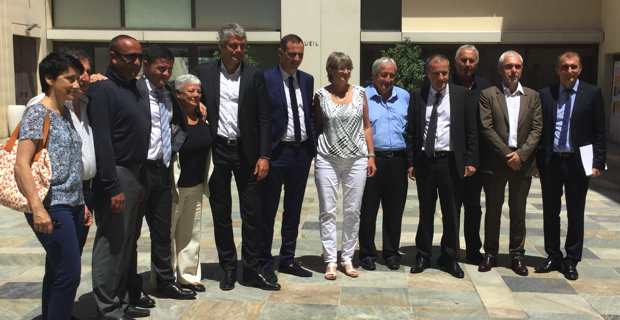 Les élus de montagne réunis à Bastia autour de Laurent Wauquiez, député LR de Haute-Loire, de Marie-Noëlle Battistel, députée de l’Isère, respectivement président et secrétaire générale de l’ANEM, de Gilles Simeoni, président de l'Exécutif territorial, Jean-Guy Talamoni, président de l’Assemblée de Corse, Jean-Félix Acquaviva, conseiller exécutif et président du comité de massif de Corse, des conseillers exécutifs Jean-Christophe Angelini et Fabienne Giovannini.