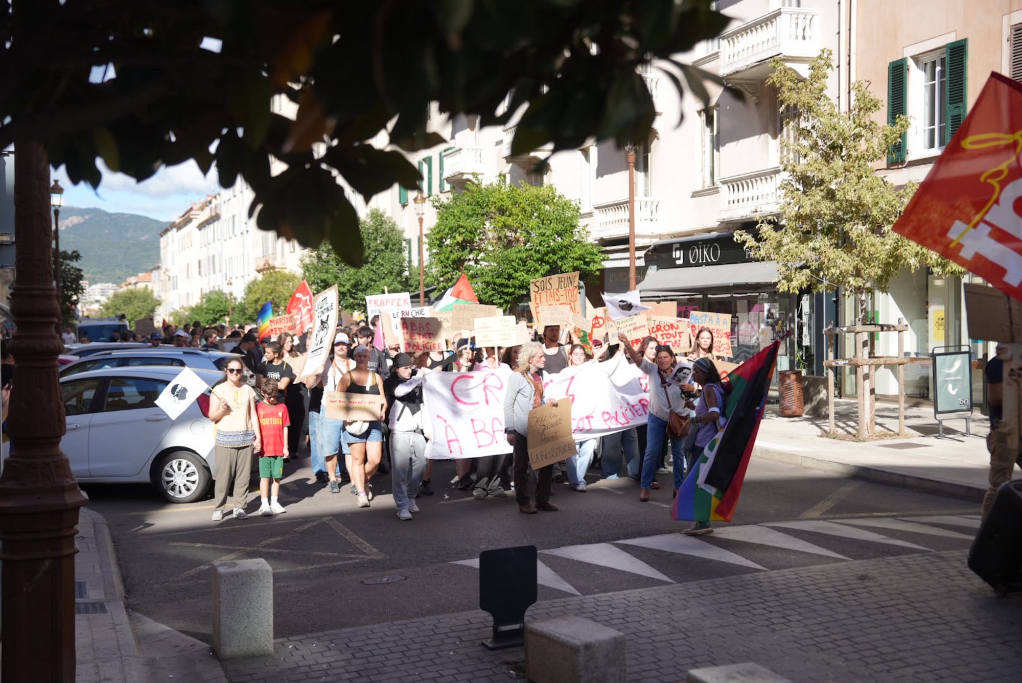 Mobilisation du 17 octobre en Corse : la colère dans la rue, des heurts à Ajaccio