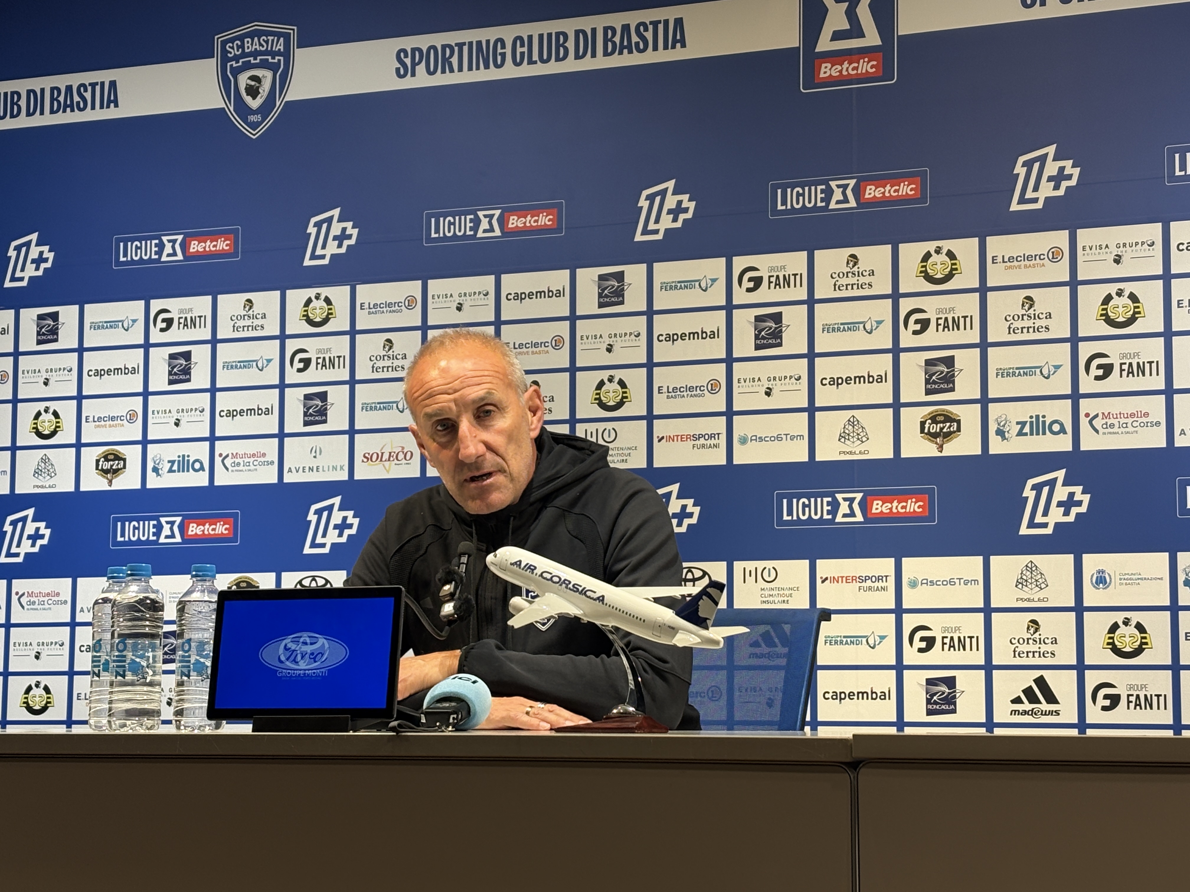 Laurent Peyrelade, entraineur du Sporting : "On manque de caractère, on manque d'âme, on manque de profondeur, de générosité"