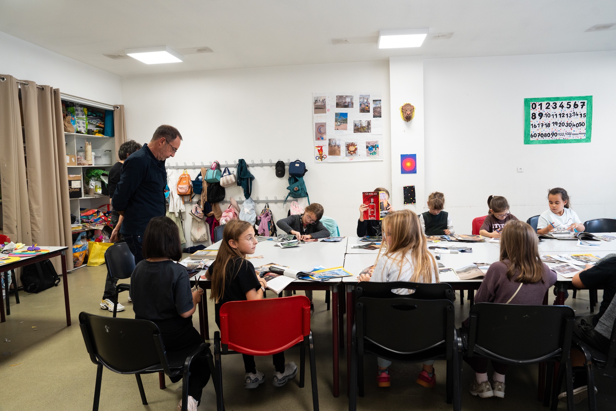 Pendant les vacances scolaire, les activités habituelles destinées aux adultes s’interrompent temporairement pour laisser place au centre de loisirs (© Paule Santoni)