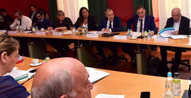 Le président du Conseil exécutif de Corse, Gilles Simeoni, et le président de l'Assemblée de Corse, Jean-Guy Talamoni, ont coprésidé les réunions sur la mise en place de la future collectivité unique.