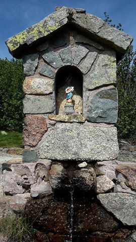 Lac de Ninu : La vierge Marie et Jésus têtes et bras coupés à 1700 m d'altitude