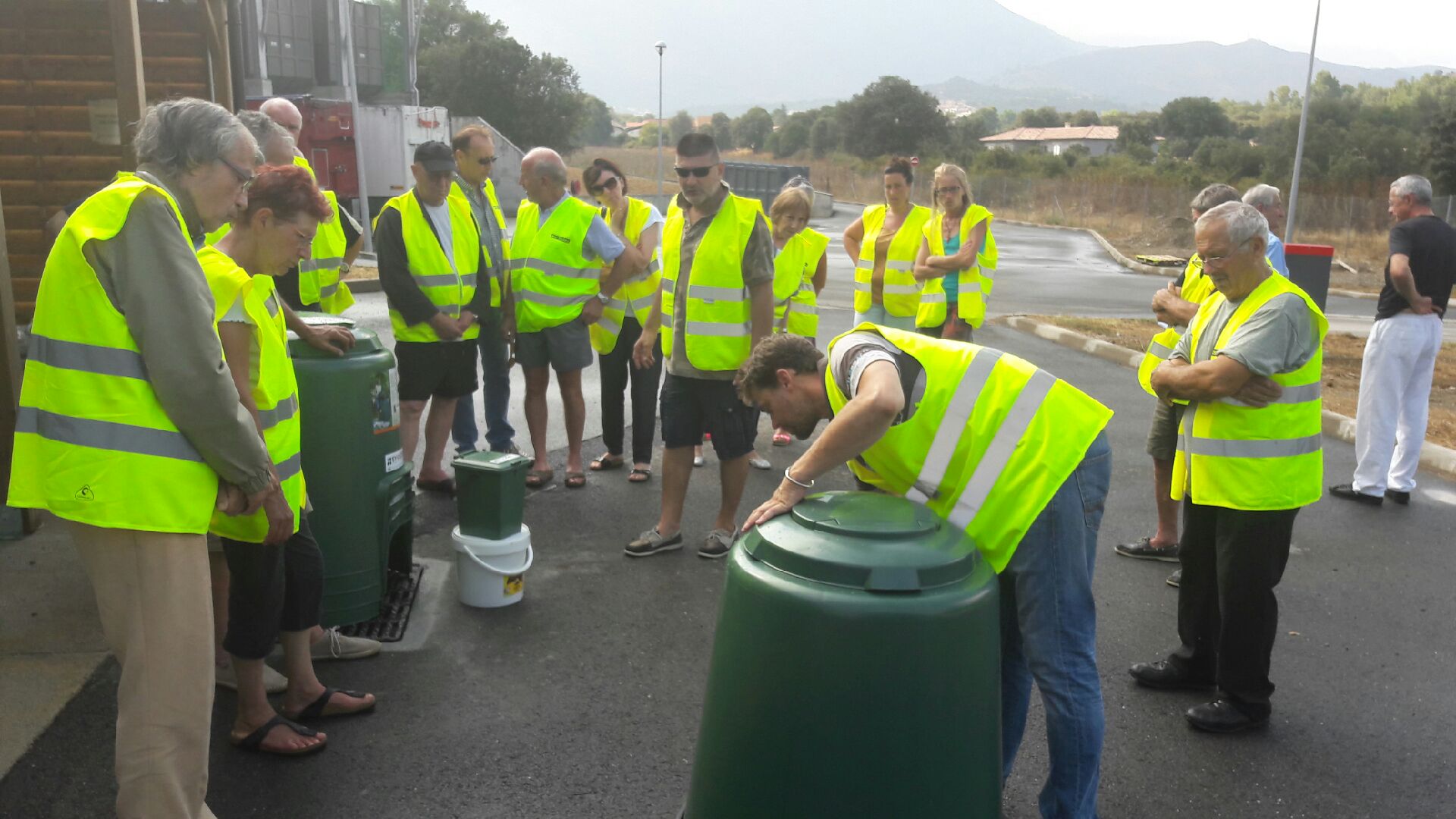 le syvadec représente 22 installations sur tout le territoire : 15 recycleries, 9 quais de te transfert, 2 pôles environnementaux, 1 centre de regroupement